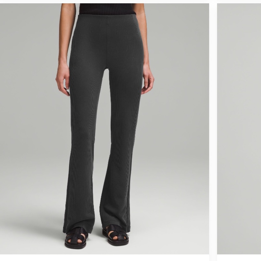 Lululemon Brushed Softstreme Ribbed
Zip-Flared Pant 32.5" - Size 6 Black